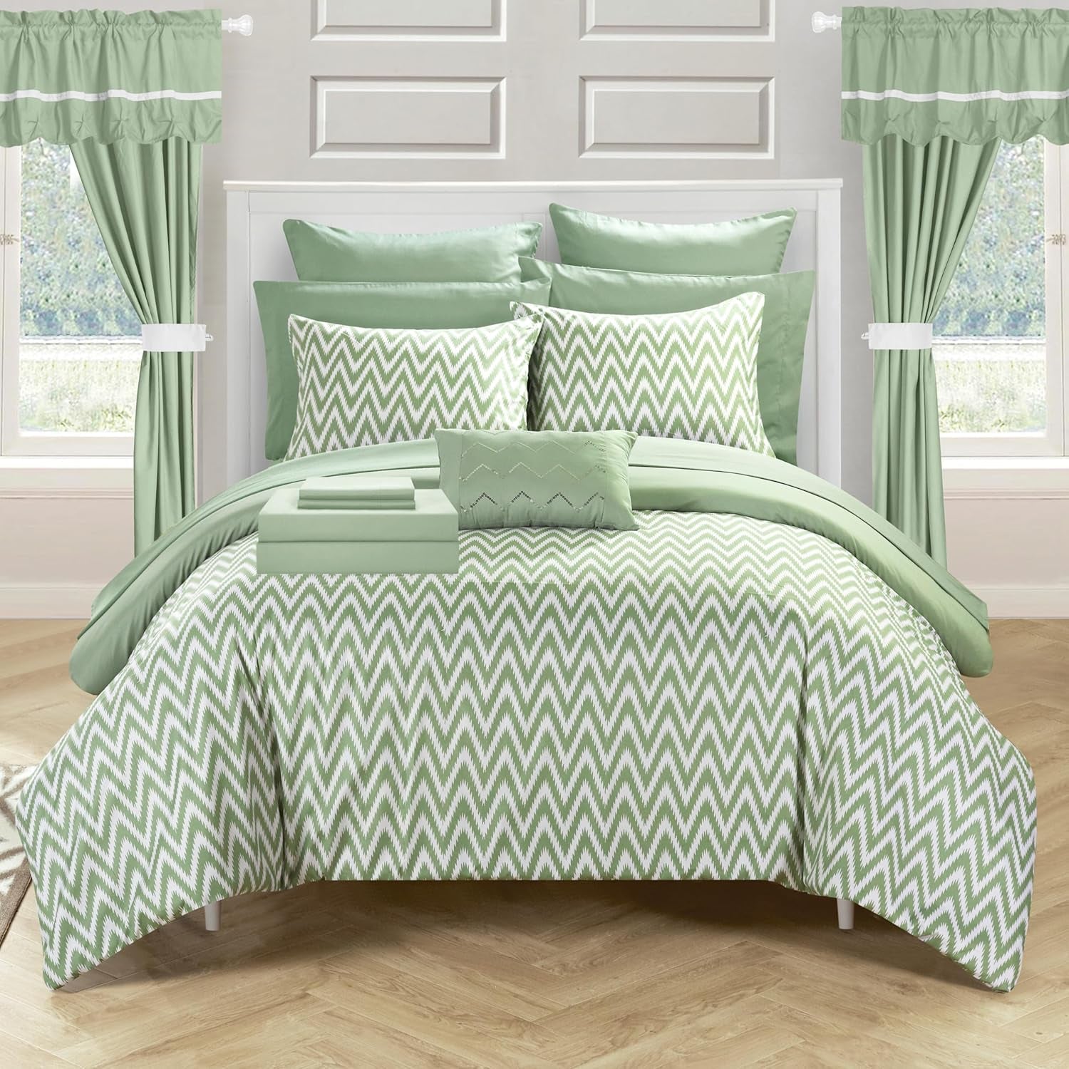 CS0588-AN 20 Piece Jacksonville Complete Bed Room in a Bag Super Pinch Pleated Design Reversible Chevron Pattern Comforter Set, Sheet, Window Treatments and Decorative Pillows, Queen, Green