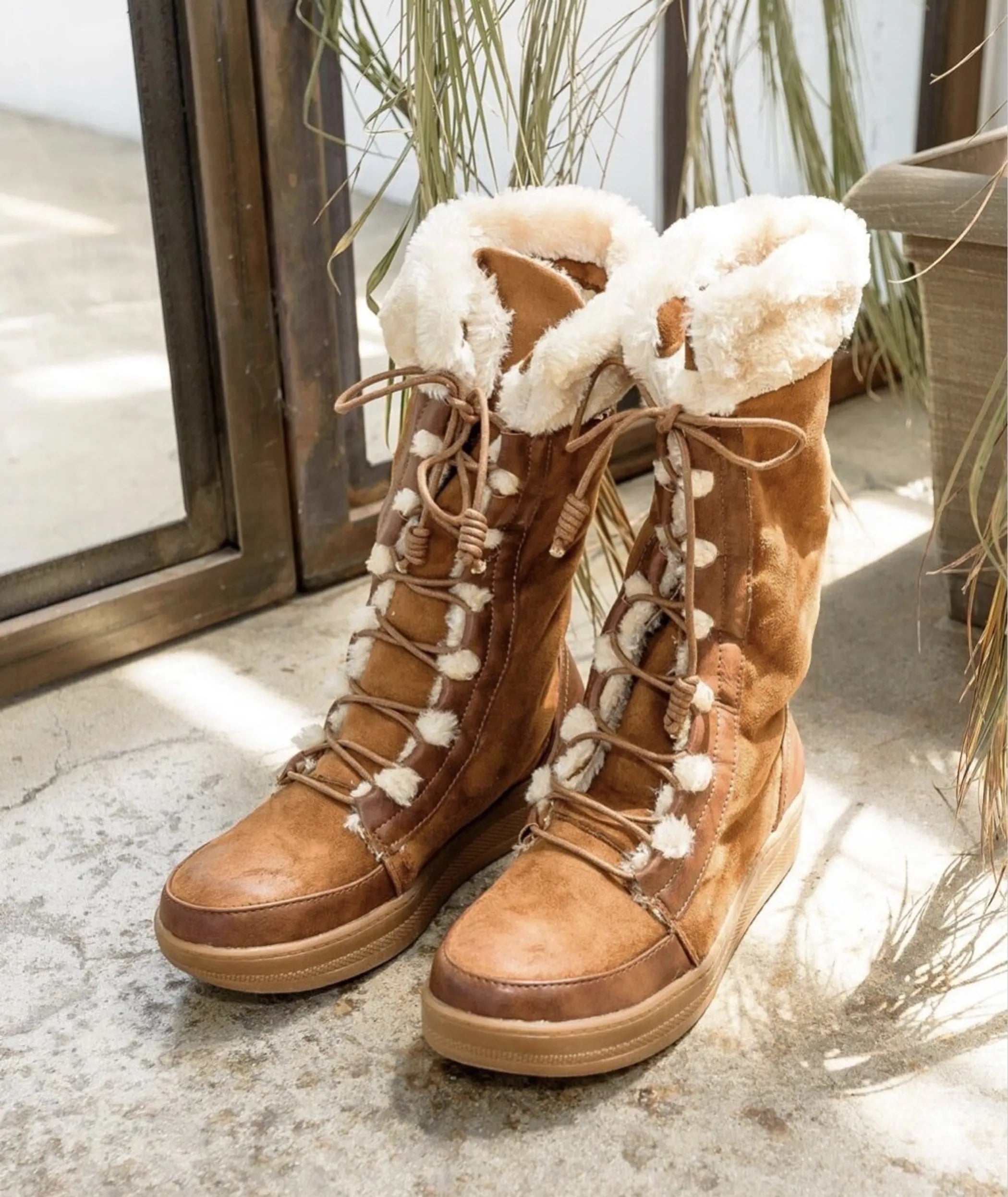 Marshmallow Fur Top Lace Up Mid Caft Winter Boots - Perfect Discovery