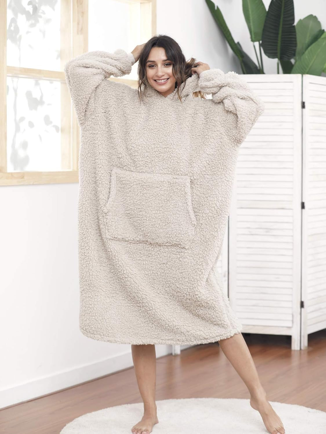 Sherpa Wearable Blanket Oversized Hoodie Sweatshirt TV Blanket with Long Sleeves and Pocket-Beige